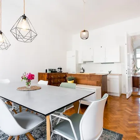 Marschall 10 Stilvoll Wohnen Mit Kleinem Balkon Im Herzen Von * 格拉茨