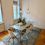 Appartamento Marschall 10 Stilvoll Wohnen Mit Kleinem Balkon Im Herzen Von