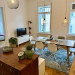Marschall 10 Stilvoll Wohnen Mit Kleinem Balkon Im Herzen Von Appartamento
