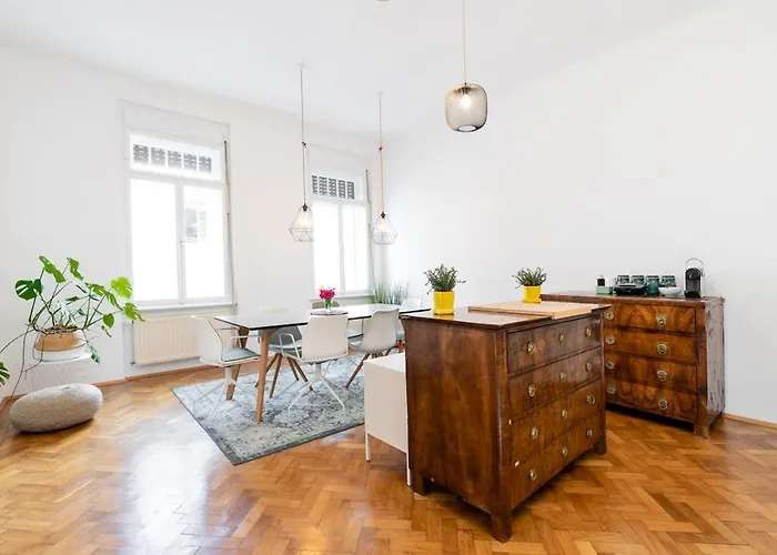 Marschall 10 Stilvoll Wohnen Mit Kleinem Balkon Im Herzen Von *